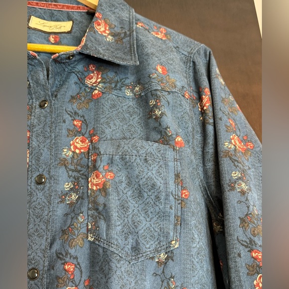 NWOT LEGACY FALLS For Her Blue Floral Button-Down Shirt - Picture 2 of 9